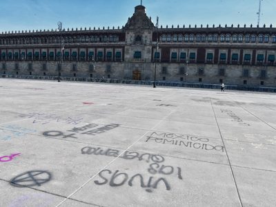No habrá restricciones a marchas del 8 de marzo, dice AMLO y pide a mujeres "ser pacíficas"