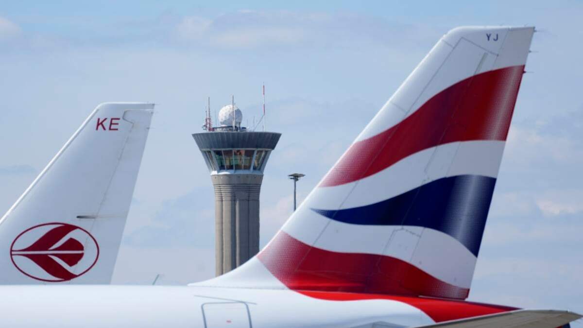 Los vuelos a París siguen interrumpidos