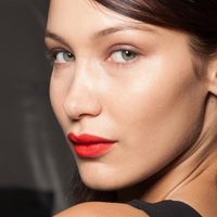 "¡Qué micro prendas!" Bella Hadid se pasa de cómoda en la cocina y seguro harás zoom