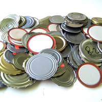 No tires las tapas de las latas: con eso y un pedazo de cartón, creá este portavelas vintage y como de revista