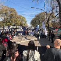 Judiciales recrudece el reclamo tras la suba por decreto