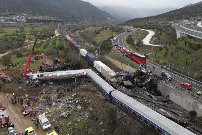 Choque de trenes en Grecia