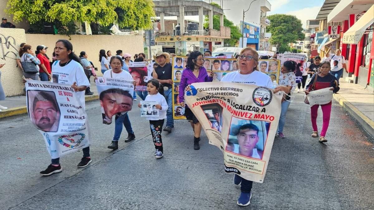 Marchan en Acapulco en conmemoración del Día Internacional de las Víctimas de Desapariciones Forzada