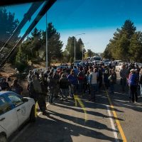 Un piquete perjudicó a decenas de turistas en las inmediaciones del Aeropuerto de Bariloche