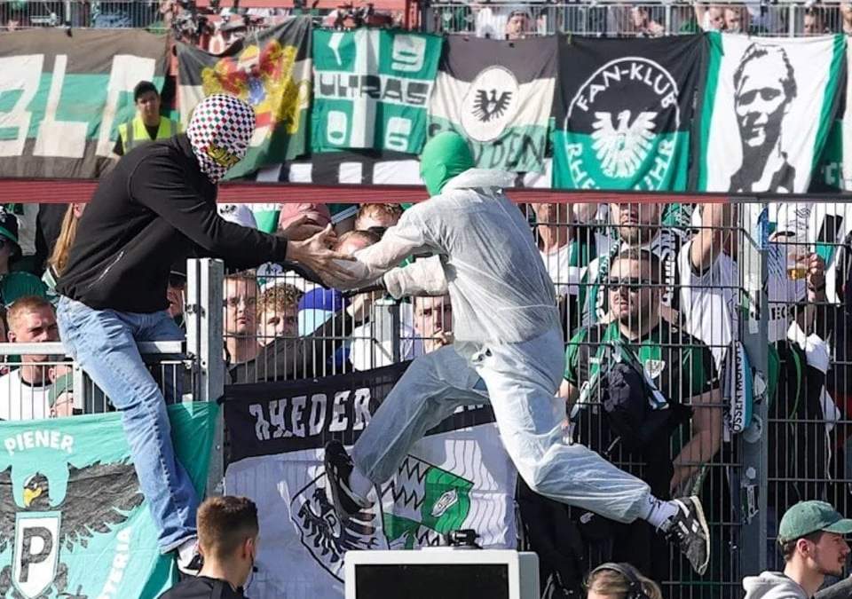 Aficionados en el futbol alemán desconectaron el VAR para evitar que les marcaran penalti