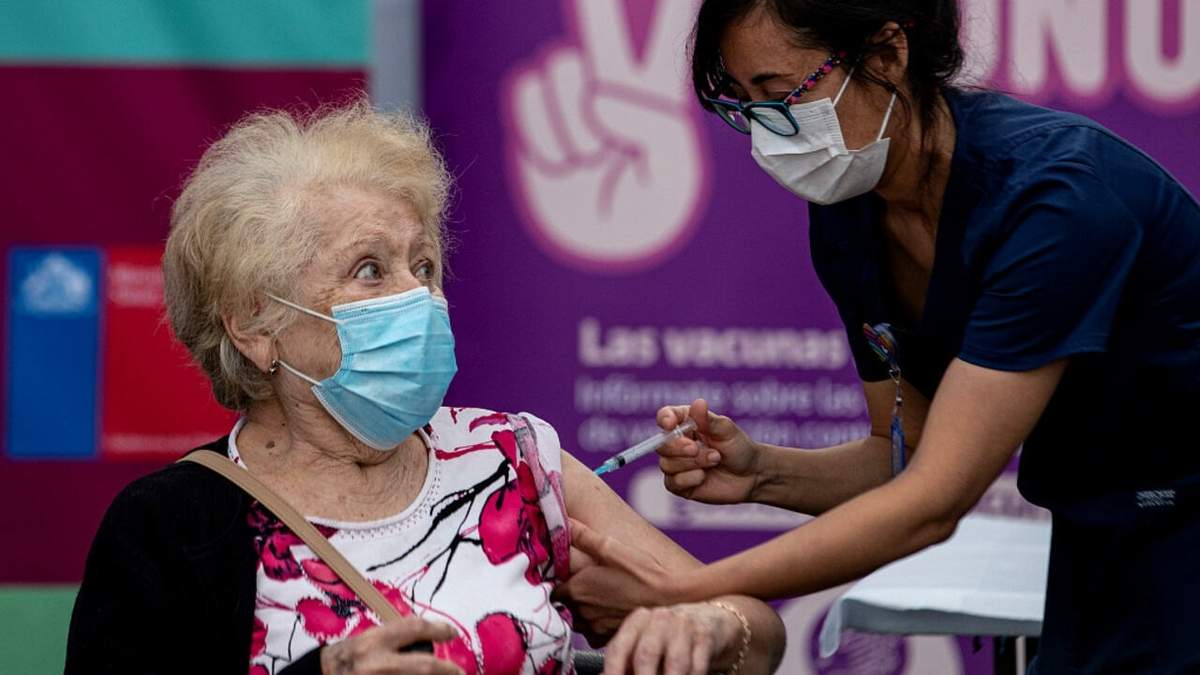 Los adultos mayores tendrán la prioridad. Fuente: (Twitter)