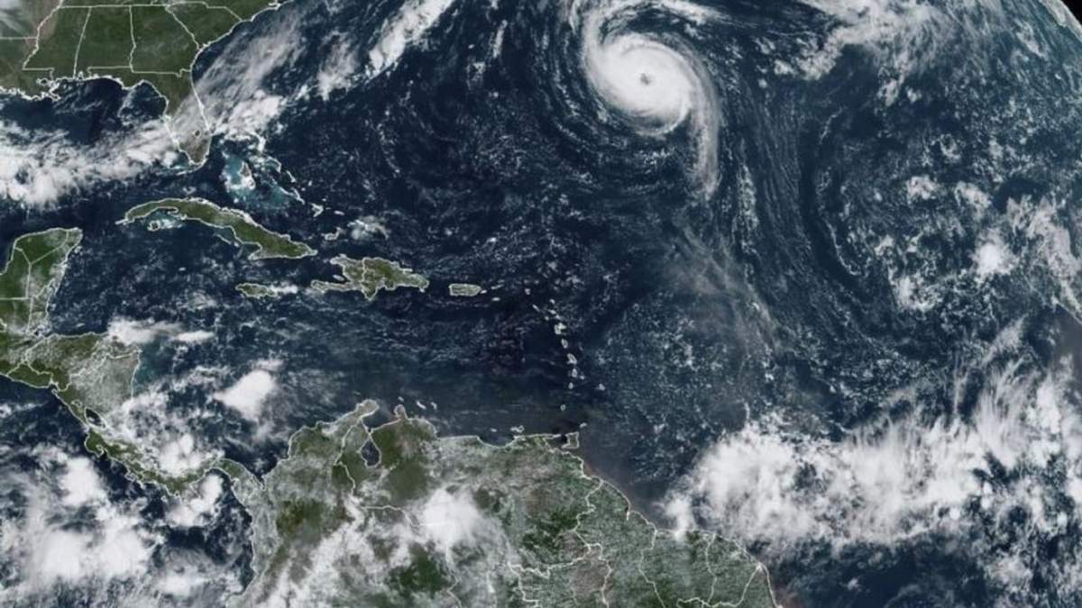 Imagen satelital que muestra al huracán Nigel en el océano Atlántico
