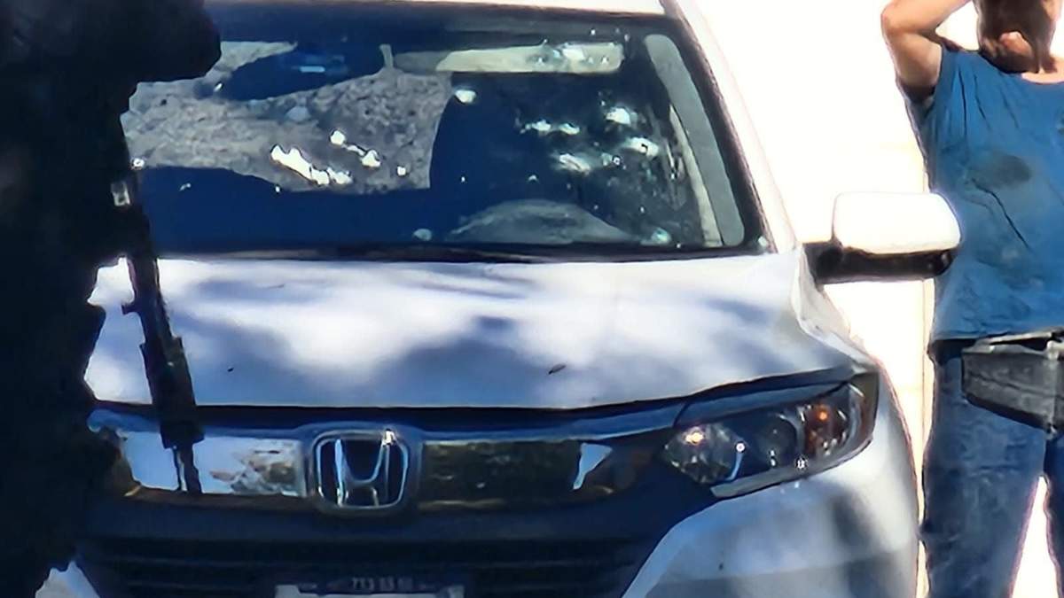 Una camioneta baleada en Culiacán
