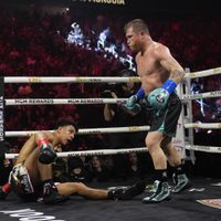 Canelo Álvarez gana por decisión unánime a Munguía