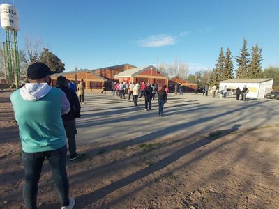 PASO 2021: las escuelas abrieron sus puertas y Neuquén ya elige a sus candidatos