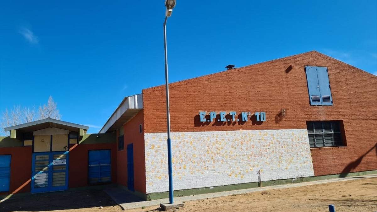 Un estudiante fue atacado a la salida del EPET 10. Fuente: (Facebook)