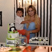 "Meditando": Verónica Ojeda mostró a Dieguito Fernando en una divertida situación