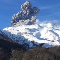 El norte de Neuquén en vilo por el Nevados de Chillán. Video
