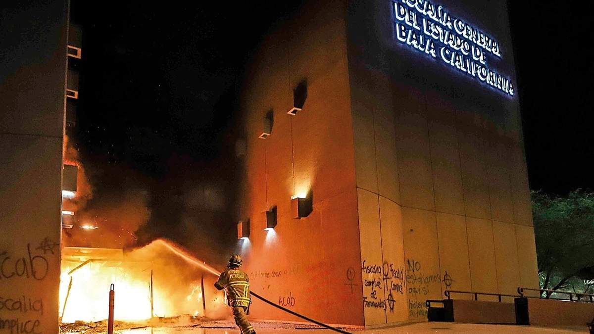Incendio sospechoso en la Fiscalía de Baja California