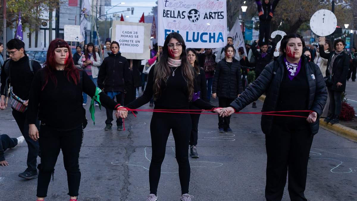 Marcha Ni Una menos en el centro de Neuquén. Fuente: (Emiliano Ortiz)