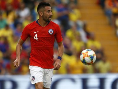 El plazo que le dio Boca a Mauricio Isla para responder a la oferta
