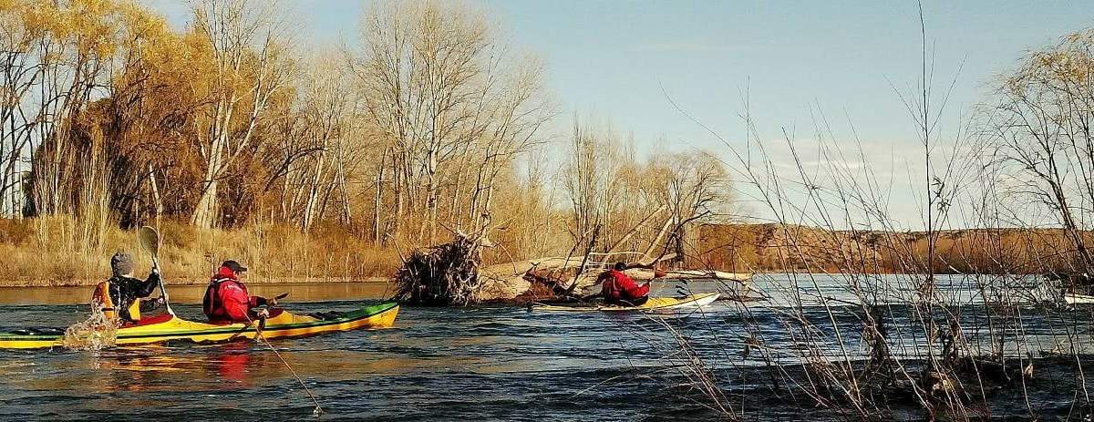 Kayak y flotada en el río Negro. Fuente: (Instagram)