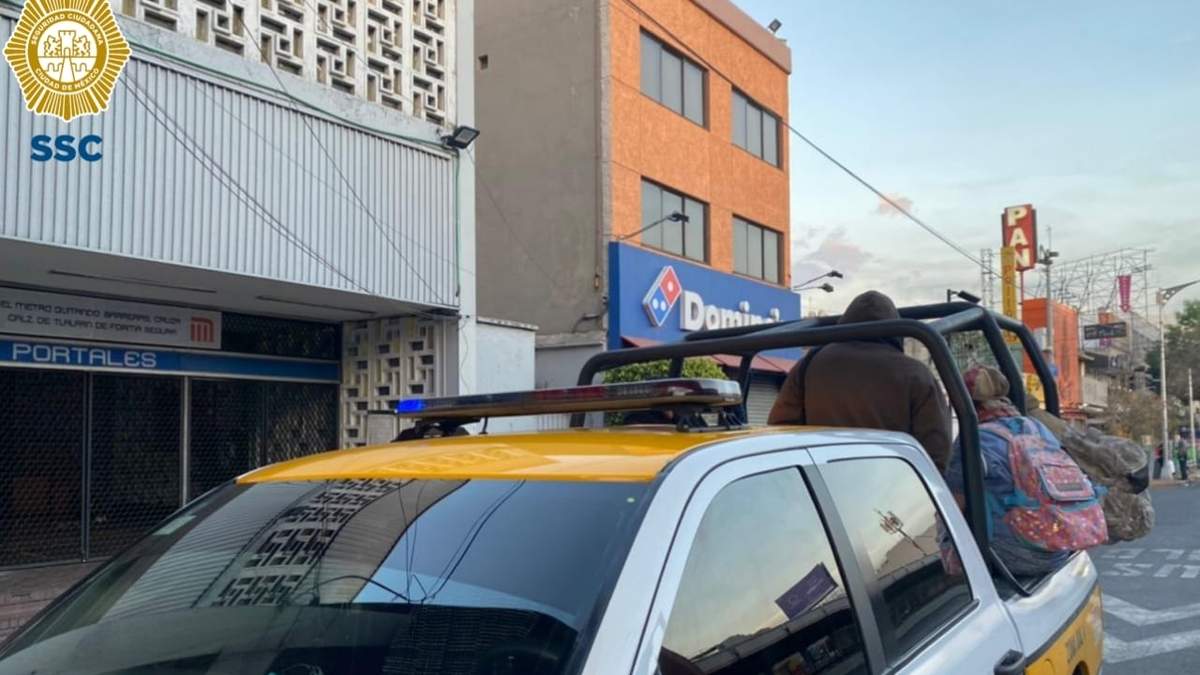 Patrullas de Tránsito trasladan a usuarios del Metro