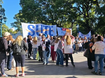El SUTE y la CTA se manifestaron en la apertura de Sesiones Ordinarias