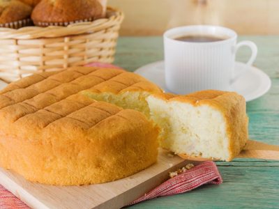 Sencillo y con 3 ingredientes: la receta del mejor bizcochuelo para el mate o la merienda