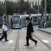 Israel avanza con su campaña de vacunación con el coronavirus al acecho