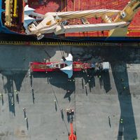 Quequén marca un hito logístico para Vaca Muerta Oil Sur con descarga de anclas y cadenas
