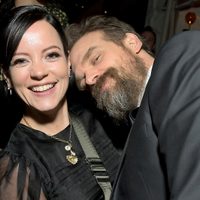 Las divertidas fotos de David Harbour y Lily Allen con las que confirmaron su matrimonio