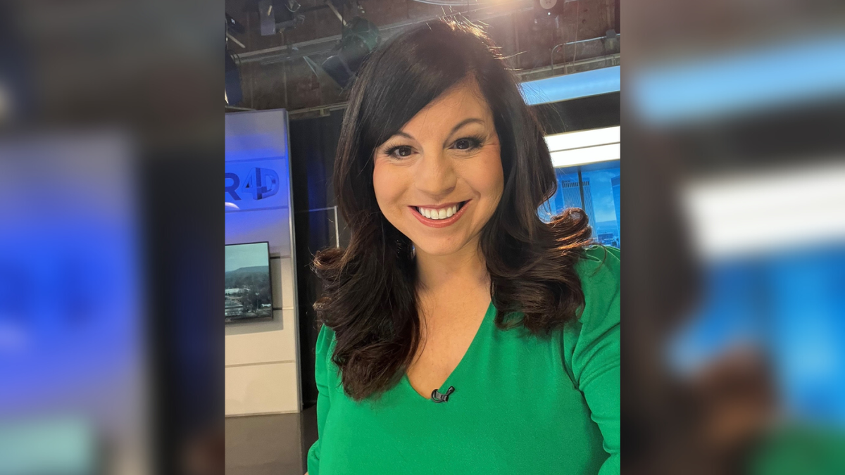 Julie Chin, presentadora de la cadena KJRH una filial de NBC