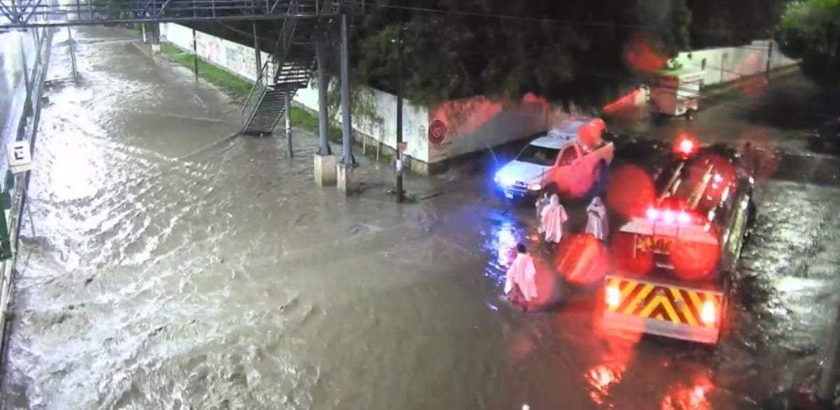 La tormenta en Tuxtla Gutiérrez obligó a realizar cortes viales por las inundaciones