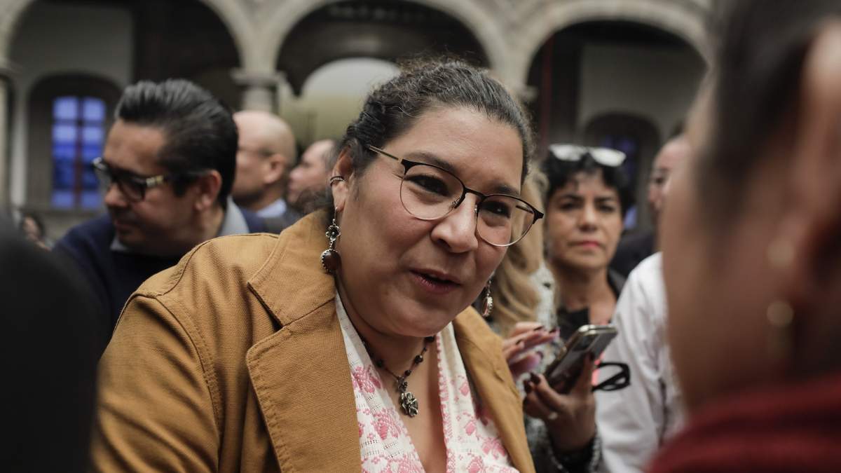 Lenia Batres
