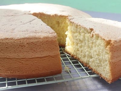 Bizcochuelo de maicena: llevate todos los aplausos con esta receta mega barata que es un 10