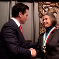 Carabias pide 'debate profundo e incluyente” de Ley de Seguridad Interior; recibe la Belisario Domínguez