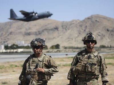 Todavía hay amenazas sobre el aeropuerto de Kabul: Estados Unidos comienza a retirar sus tropas