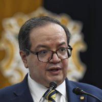 Rector de la UNAM: Se mejorarán condiciones de profesores de asignatura y técnicos