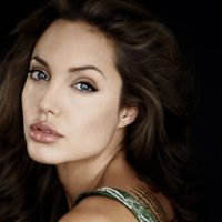 ¡Imposible no mirar! La foto de Angelina Jolie que conquistó a Brad Pitt. ¡Poderosa!
