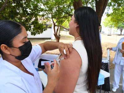 Realizan SSPT e ISSSTE campaña de vacunación contra el sarampión