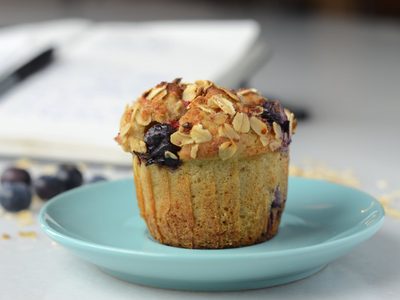 Muffins de arándanos sin horno y versión fit: vas a amar esta receta para la merienda dulce