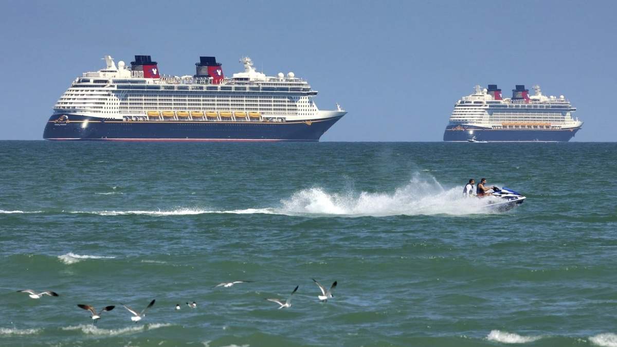 Equipo del crucero de Disney salva a niña que cayó por la borda y a su padre que saltó tras ella