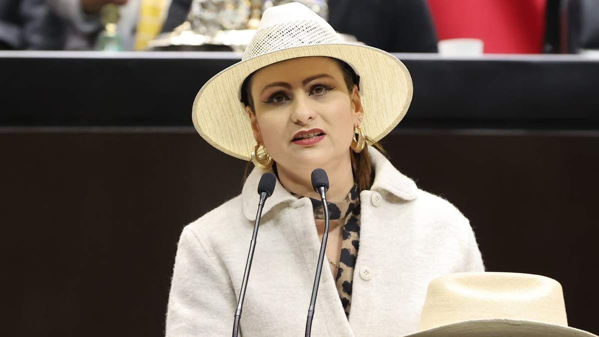 La diputada independiente, Guadalupe Araceli Mendoza Arias, denuncia abandono del gobierno al alcalde de Uruapan, Carlos Manzo, asesinado durante Festival de Las Velas, el 1 de noviembre de 2025