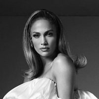 ¡Se le marcan mucho! JLo se pone estos leggings que realzan aún más su gran atributo