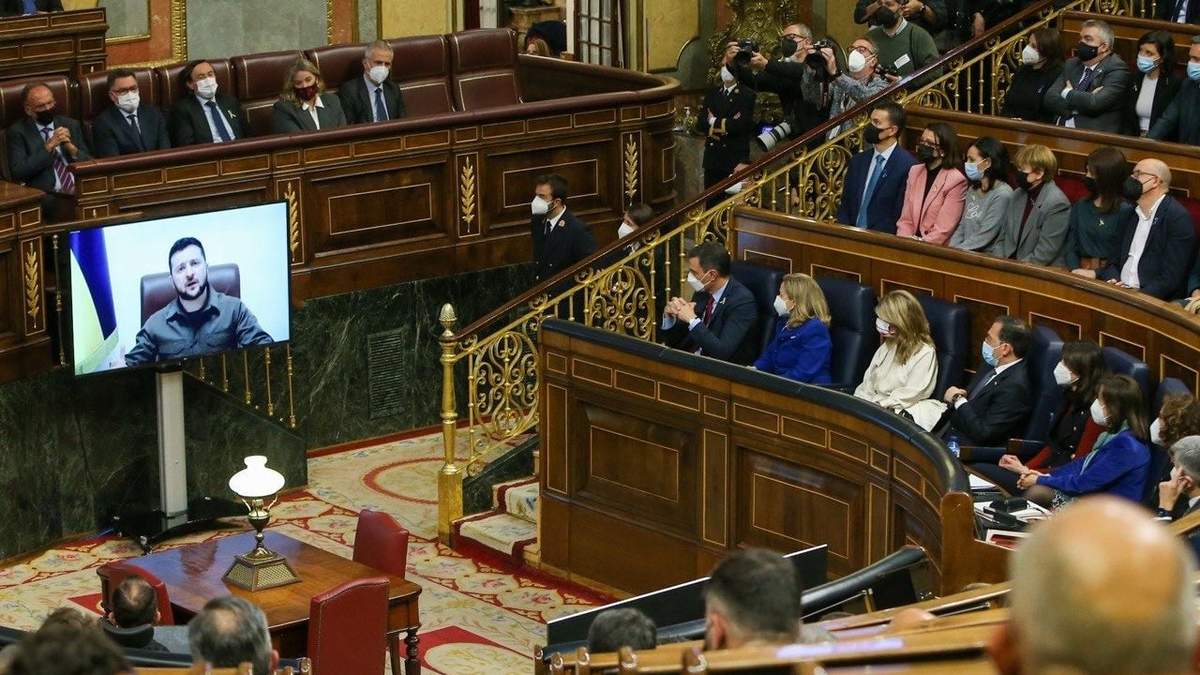El presidente de Ucrania durante la sesión del consejo español