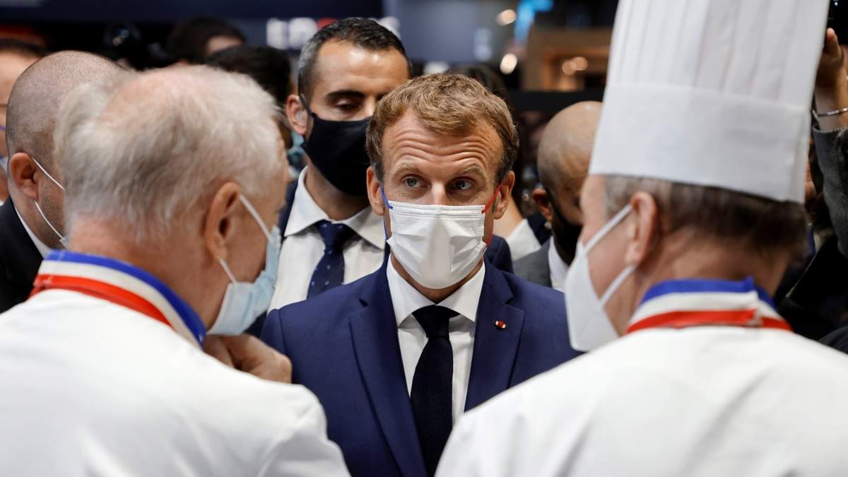 El presidente de Francia, Emmanuel Macron, en el Salón Internacional de Hostelería y Alimentación de Lyon. Fuente: (Twitter)
