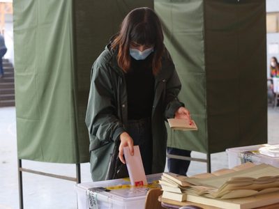 Elecciones primarias en Chile: cómo avanza la jornada en los centros de votación