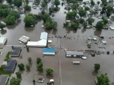 Inundaciones obligan a habitantes a dejar sus casas en partes de Iowa; ola de calor sigue en EU