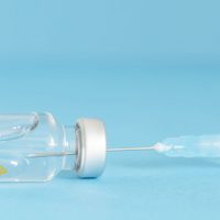 “Segura y eficaz”: la Unión Europea vuelve a aprobar la vacuna AstraZeneca