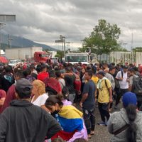 “¡Queremos el permiso!”: migrantes chocan con la Guardia Nacional en aduana de Huixtla, Chiapas