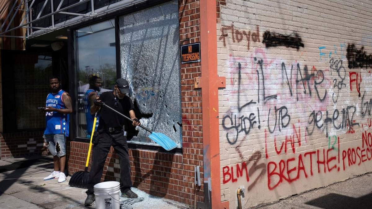 Así quedaron las vidrieras después del tiroteo de Minneapolis. Fuente: (Twitter)