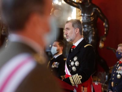 Delante de todos en un acto: fulminó con la mirada al rey Felipe