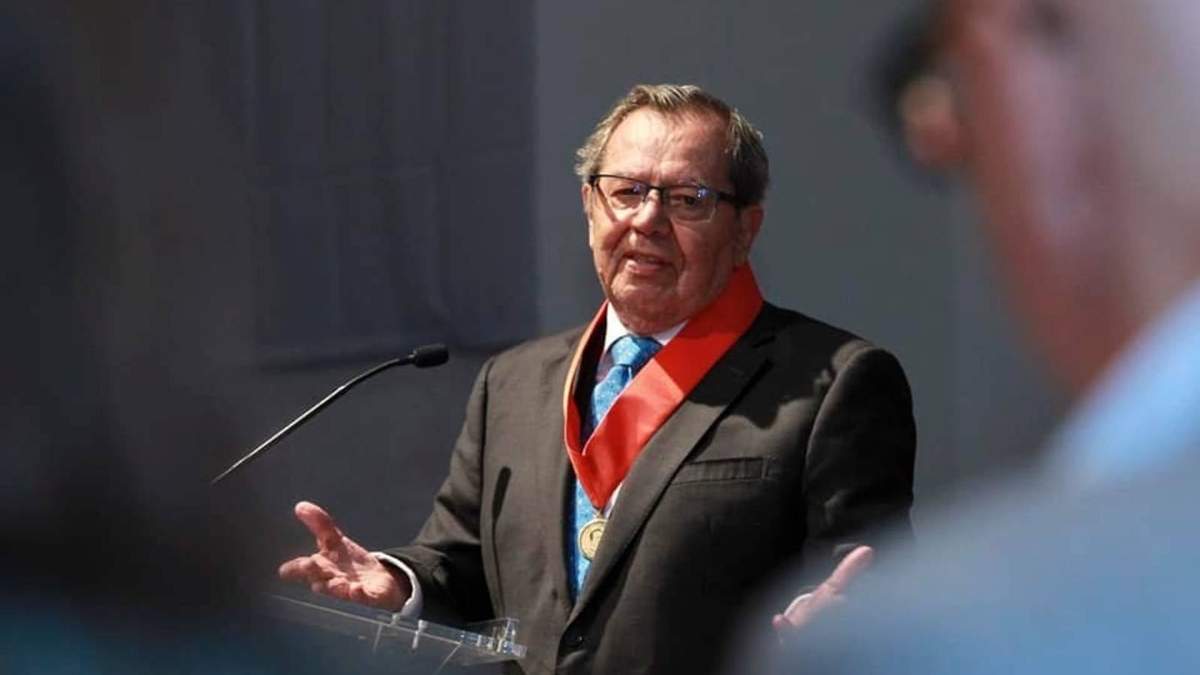 Porfirio Muñoz Ledo fue condecorado por la dirigencia nacional de MC