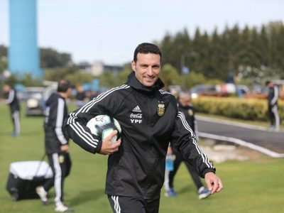 Sonríe Scaloni: el futbolista que rechazó a otro país para jugar en la Selección Argentina